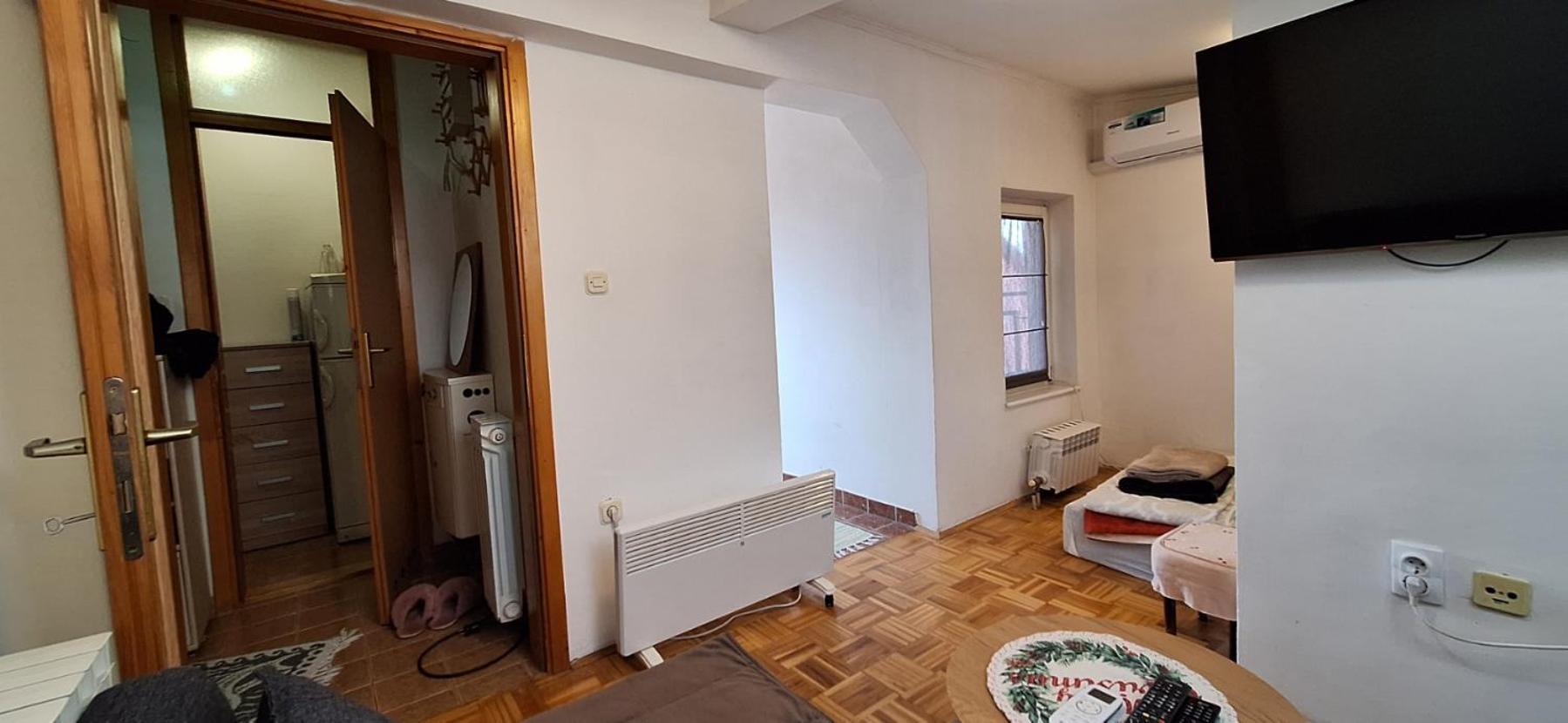 Apartman Ellye Lukavica Exterior foto