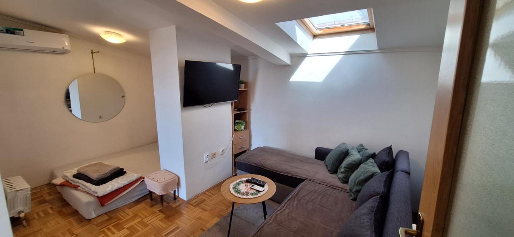 Apartman Ellye Lukavica Exterior foto
