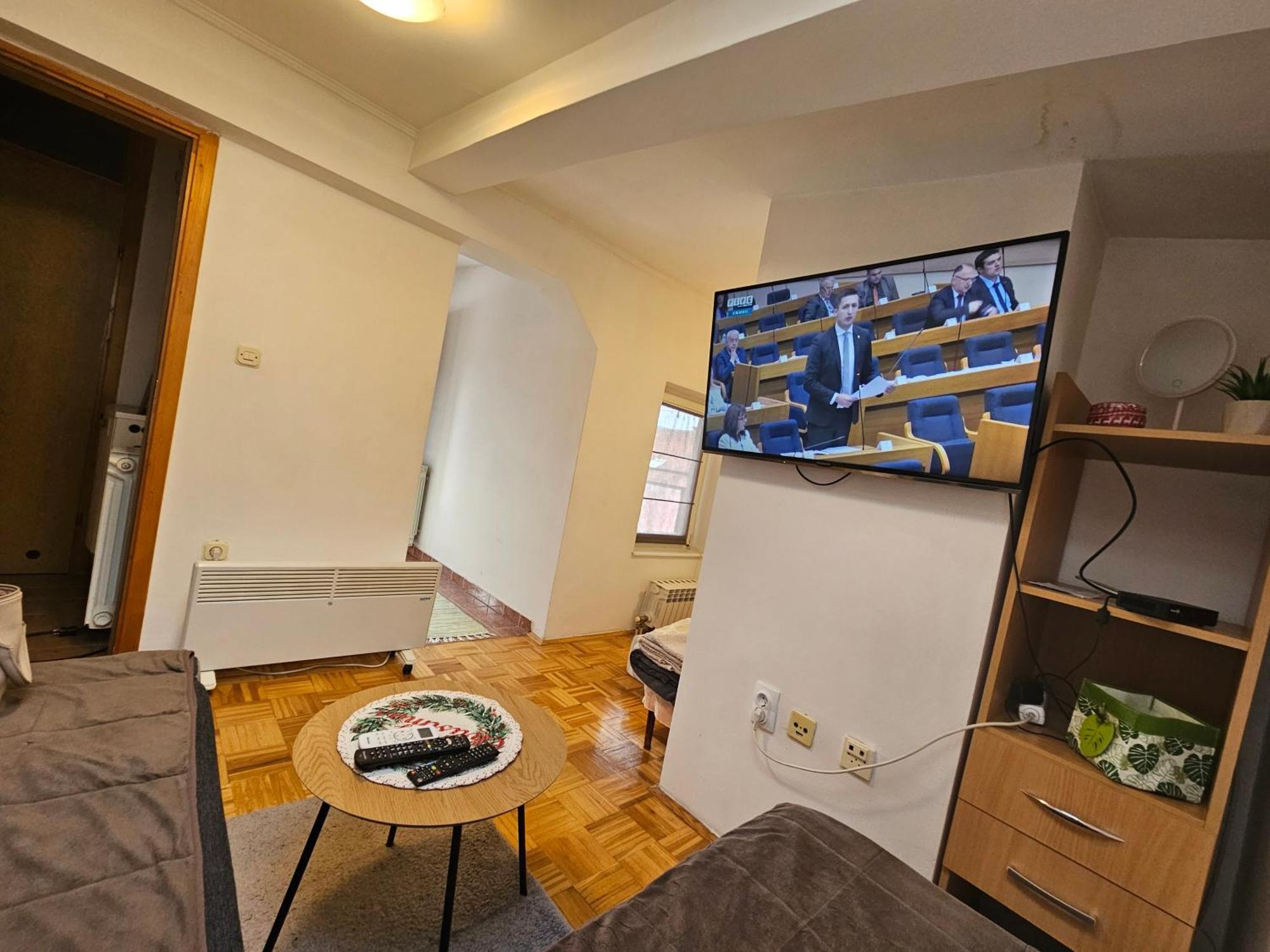Apartman Ellye Lukavica Exterior foto